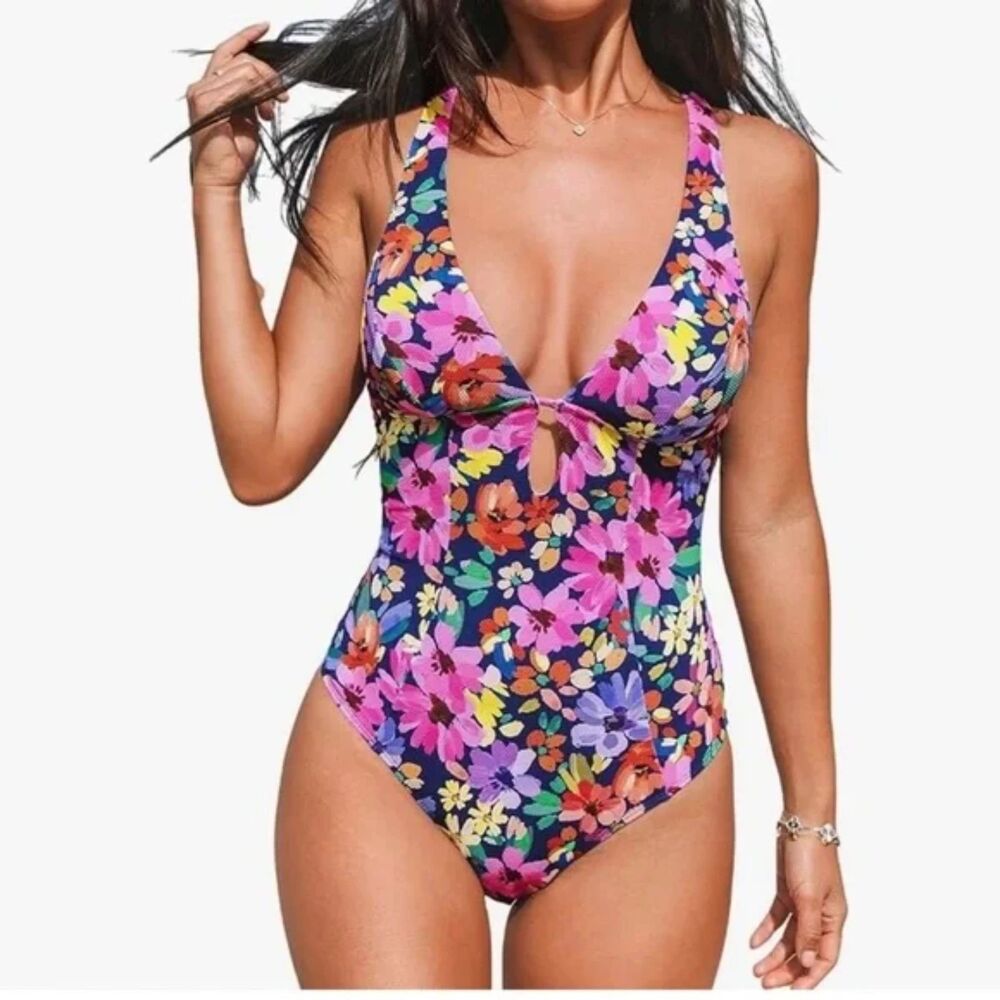 Cupshe Floral Deep V-Neck Keyhole One-Piece Swimsuit  S O-Ring Cutout Feminine